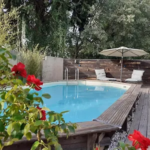 location-saisonnire-avec-piscine-et-terrasse-au-lauris.fr-provencehotel.com/