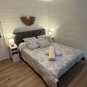 chambre-dhotes-du-vieux-collonges.hotels-rhonealpes.com/